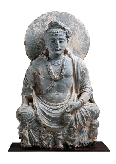 ““《弥勒菩薩坐像》(2-3世紀、平山郁夫シルクロード美術館蔵)