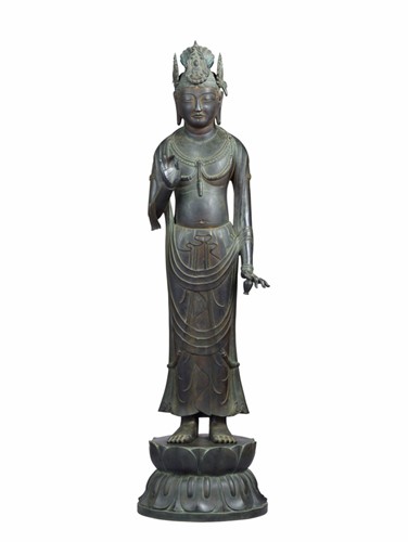 国宝《観音菩薩立像(夢違観音)》(飛鳥時代・7~8世紀、法隆寺蔵、奈良会場のみ)